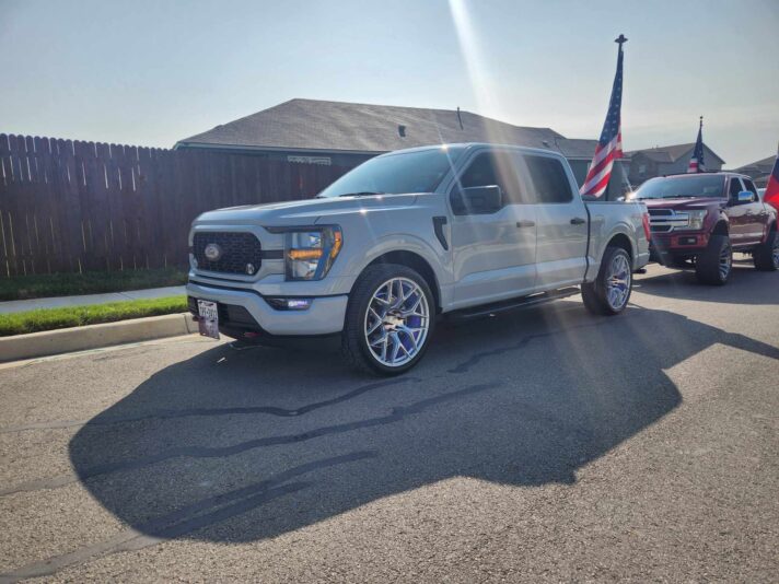 received_1446306992659842